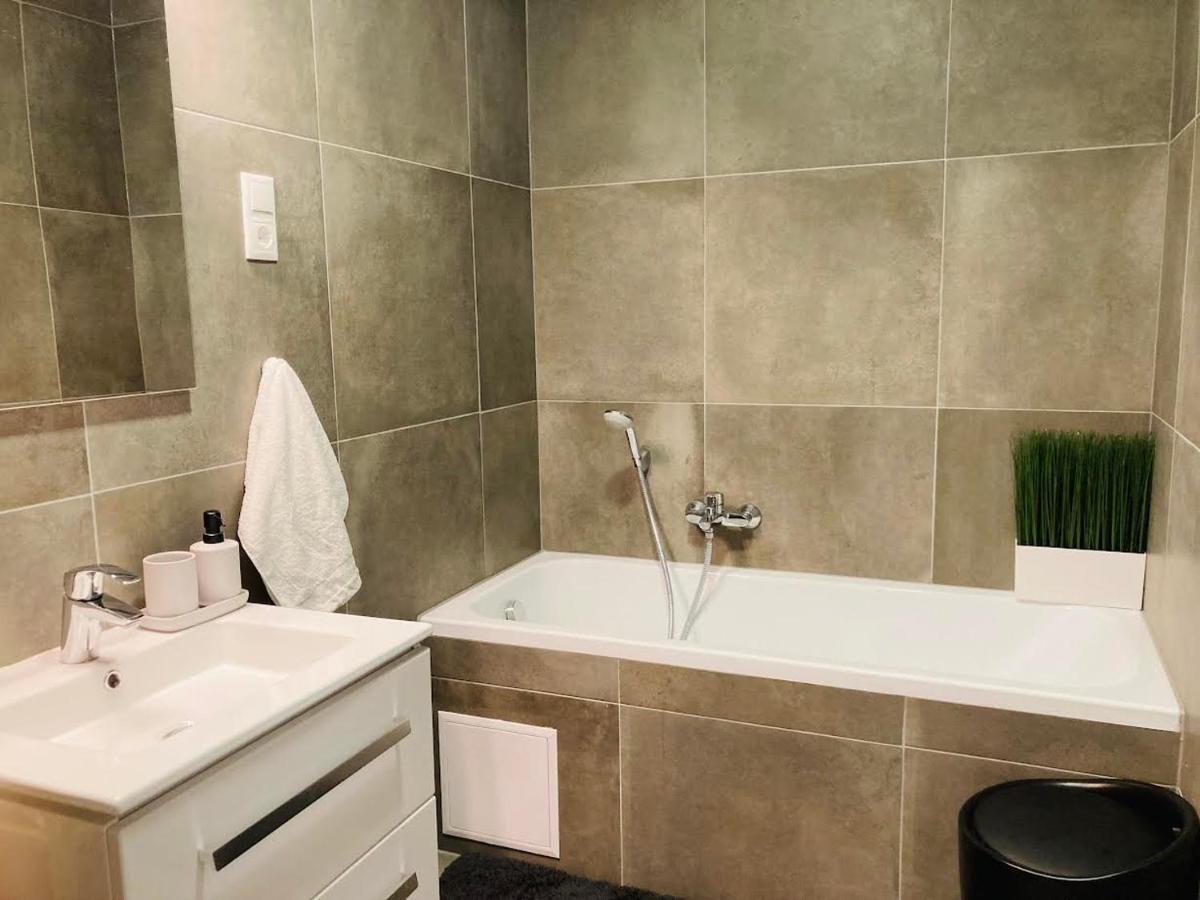 Zawia Apartman Apartment Balatonfoldvar Exterior photo